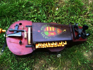 hungarian-hurdy-gurdy-12     