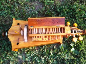 renaissance-hurdy-gurdy-03  