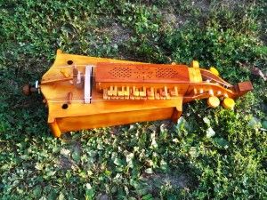 renaissance-hurdy-gurdy-04  