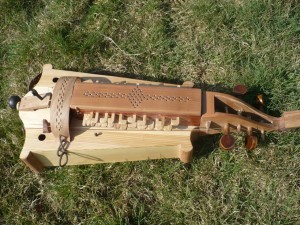 renaissance-hurdy-gurdy-13  