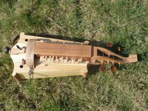 renaissance-hurdy-gurdy-14  